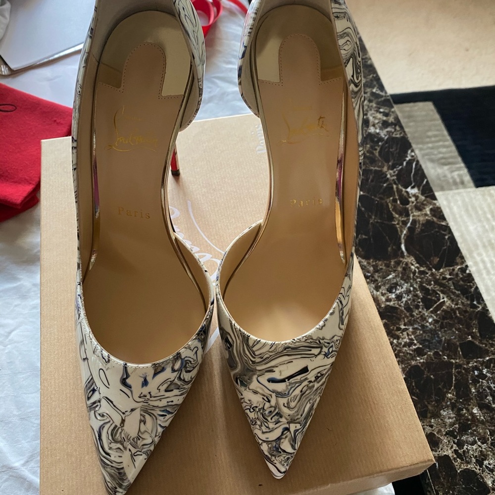 Brandnew Christian Louboutin Iriza 100mm heels40.5